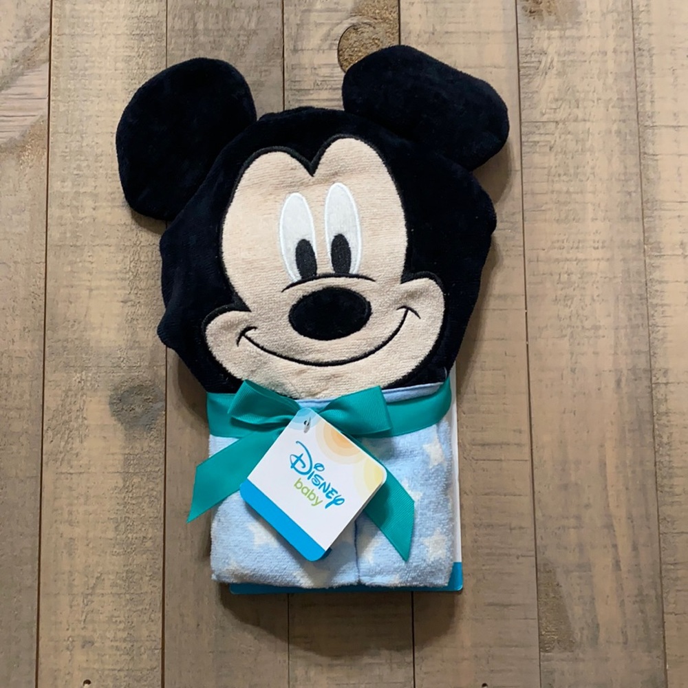 NWT. Mickey Mouse Hooded Towel